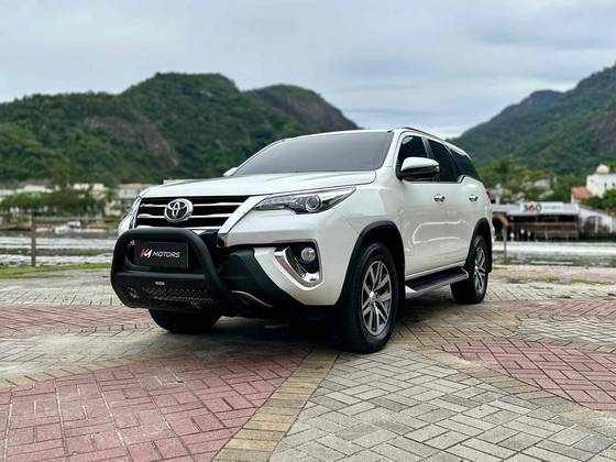 TOYOTA HILUX SW4 2.8 SRX 4X4 16V TURBO INTERCOOLER DIESEL 4P AUTOMÁTICO